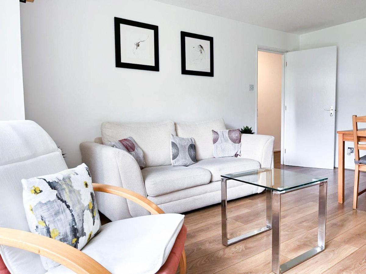 Lovely 2 Bedroom Flat With Free Parking, Great Transport Links To Central London, The Excel Centre, Canary Wharf And The O2! Exteriér fotografie