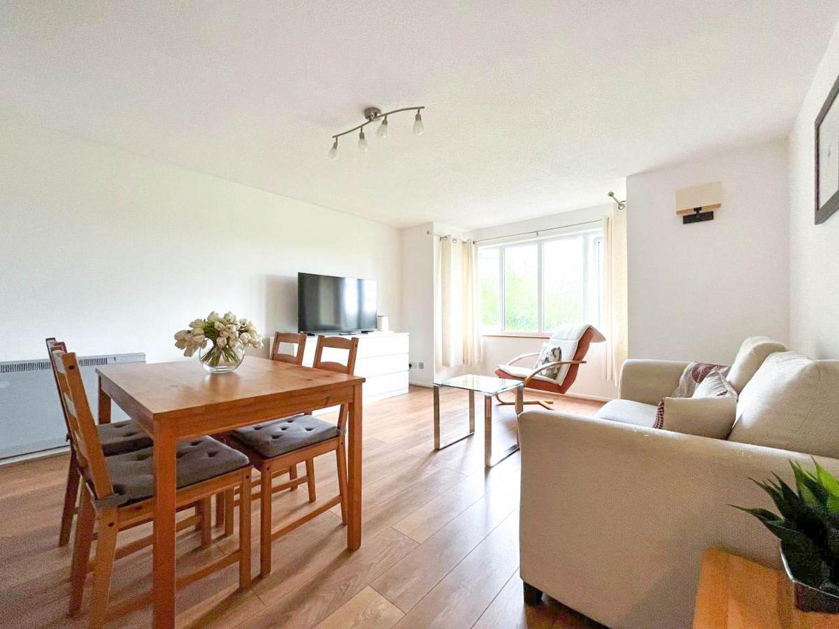 Lovely 2 Bedroom Flat With Free Parking, Great Transport Links To Central London, The Excel Centre, Canary Wharf And The O2! Exteriér fotografie