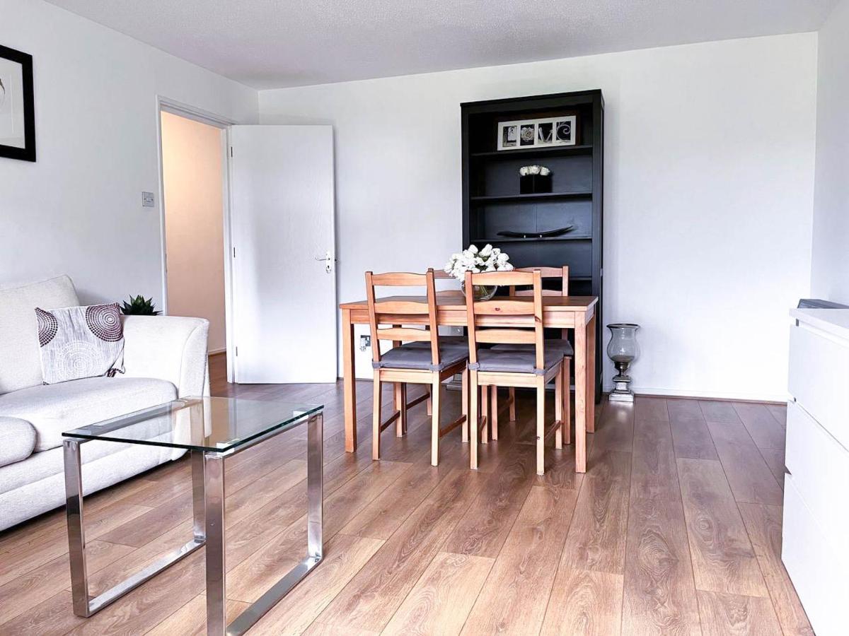 Lovely 2 Bedroom Flat With Free Parking, Great Transport Links To Central London, The Excel Centre, Canary Wharf And The O2! Exteriér fotografie