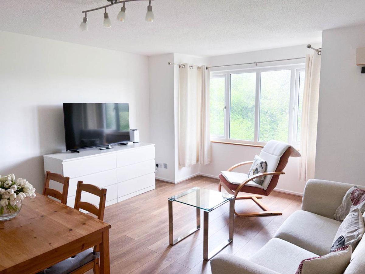 Lovely 2 Bedroom Flat With Free Parking, Great Transport Links To Central London, The Excel Centre, Canary Wharf And The O2! Exteriér fotografie