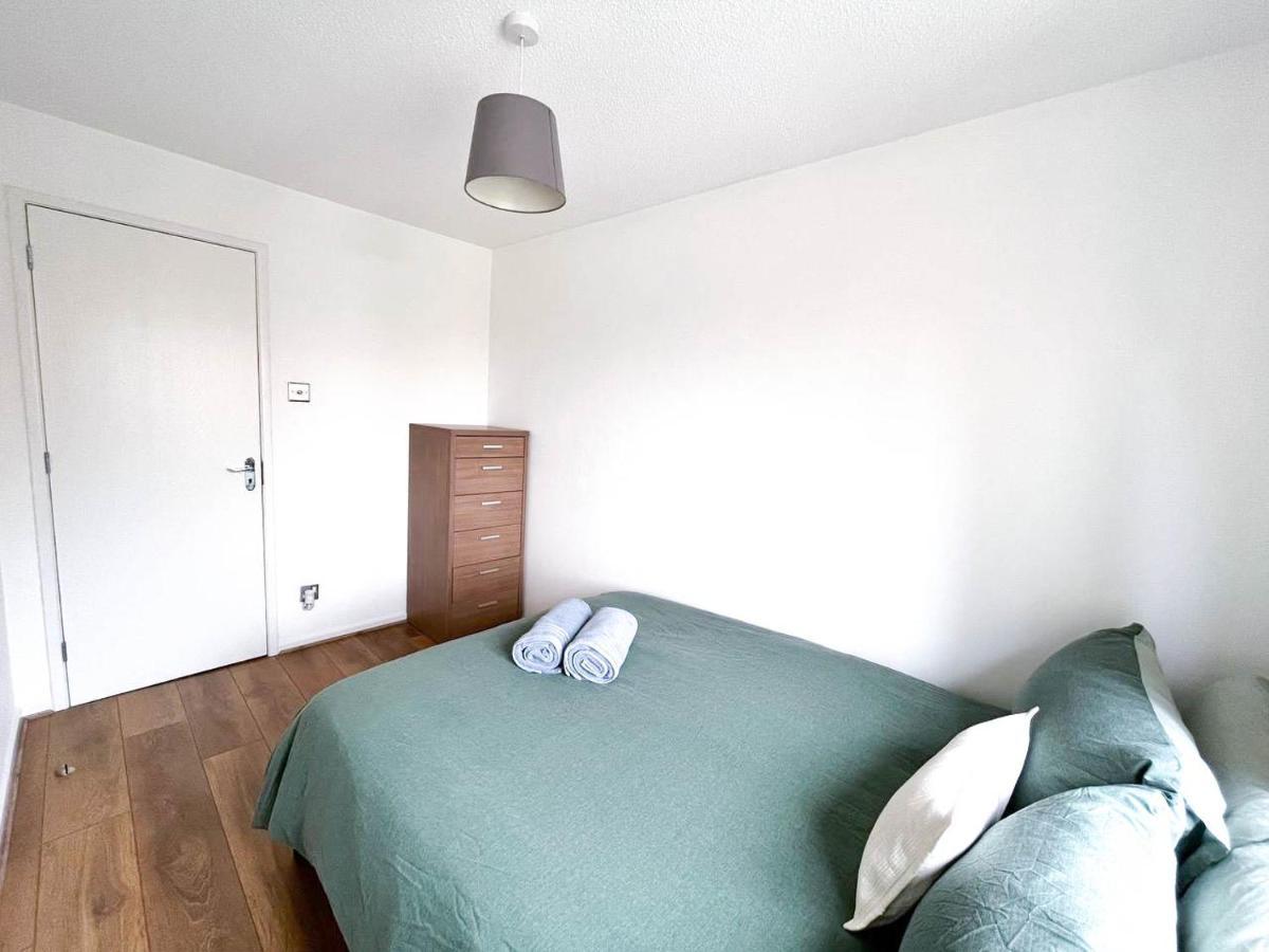 Lovely 2 Bedroom Flat With Free Parking, Great Transport Links To Central London, The Excel Centre, Canary Wharf And The O2! Exteriér fotografie