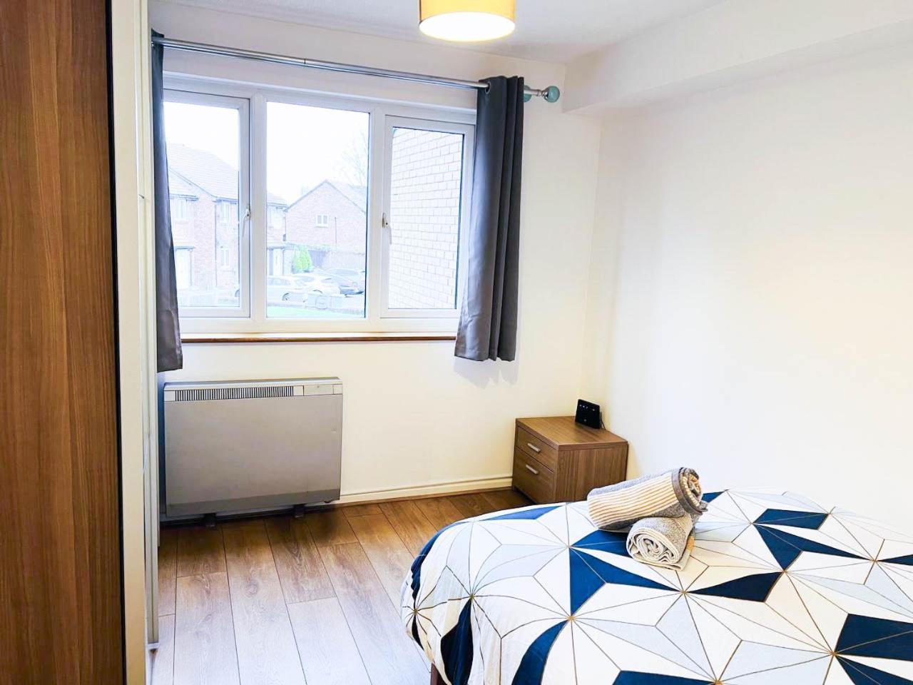 Lovely 2 Bedroom Flat With Free Parking, Great Transport Links To Central London, The Excel Centre, Canary Wharf And The O2! Exteriér fotografie